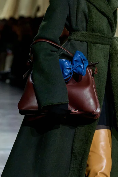 Look 30